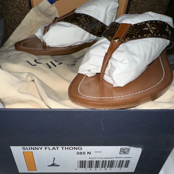 100% Louis Vuitton Thong Sandals✨ - Picture 11 of 13